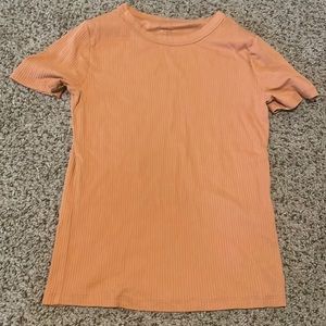 Cute ribbed top. I wore it like once. No stains, it’s in perfect condition.